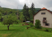 Dom podl lesom s veľkým pozemkom