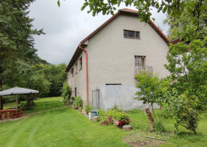 Rodinný dom na polo samote pod lesom na pozemku 10400m2