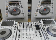 new Pioneer CDJ-3000-w (2) and DJM-900NXS2-W limited White